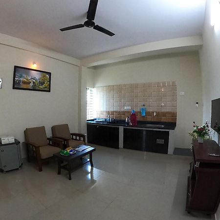 Happy Holiday Inn Service Apartment Чикмагалур Екстер'єр фото