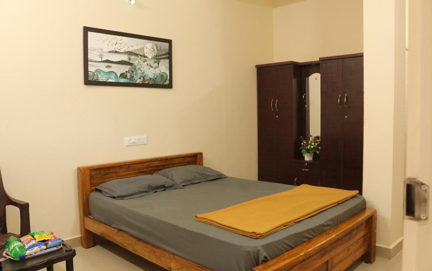 Happy Holiday Inn Service Apartment Чикмагалур Екстер'єр фото